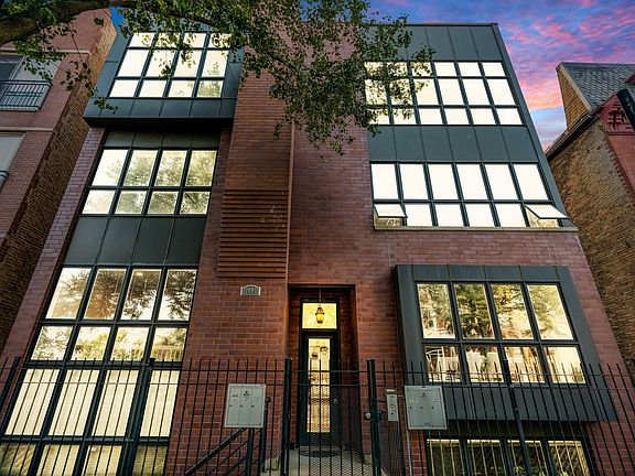2nd image of 1446 N Wood St APT 1S
