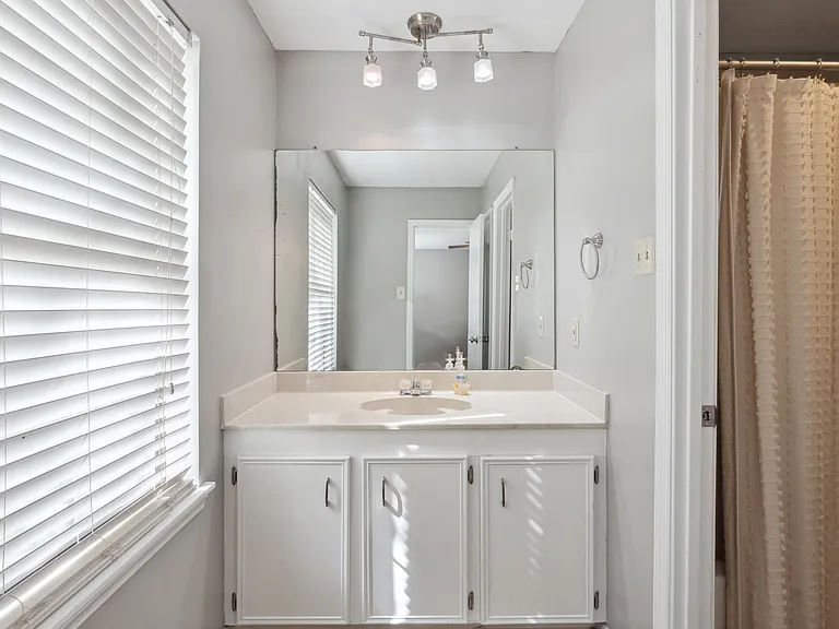 119 Brookwood Ln — Photo 5