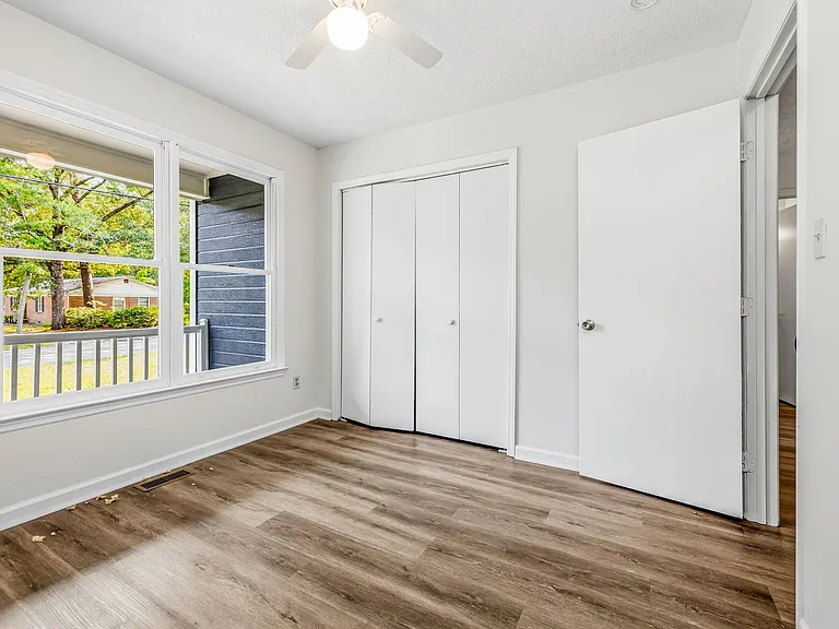 302 W 6th Ave — Photo 17