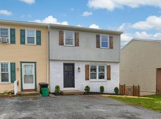 48 Akron Rd, Ephrata, PA 17522