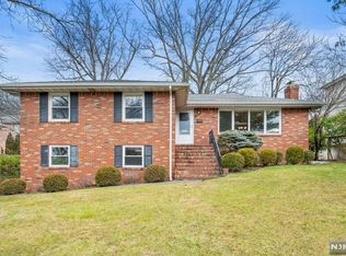 41 New St, Englewood Cliffs, NJ 07632