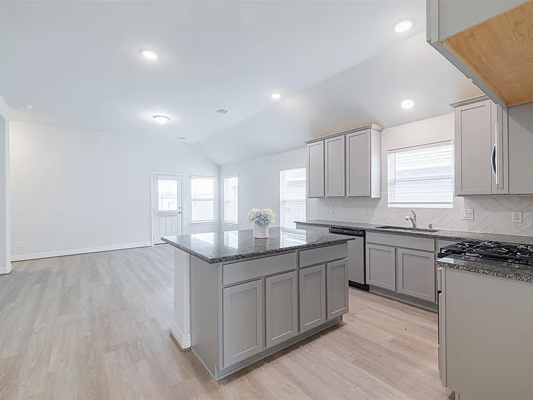 33118 School Hill Rd — Photo 7