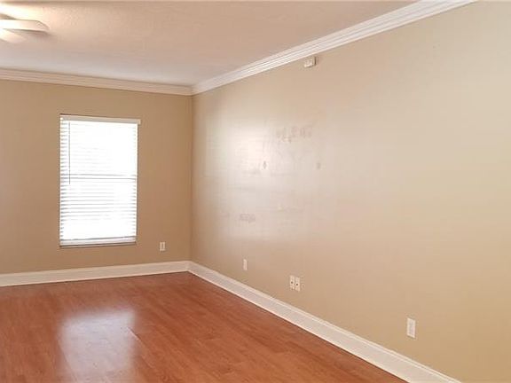 3rd image of 7724 W Elm St