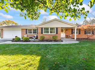20555 Bowling Green Dr, Waukesha, WI 53186