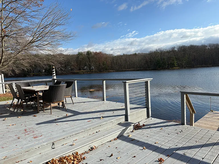 Lakeside Deck: Table and steps to the water