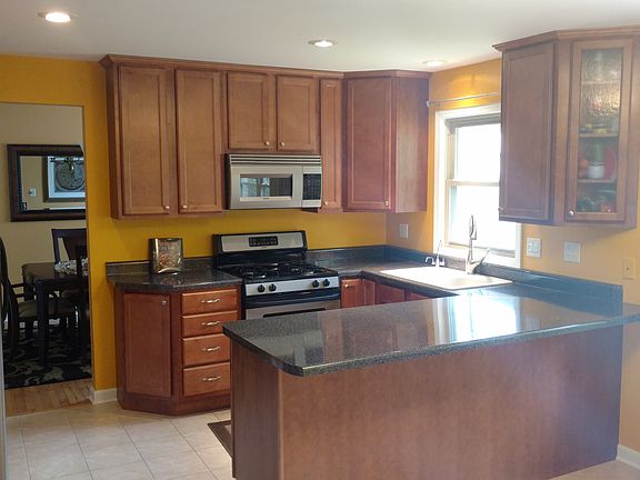 2nd image of 18W140 Claremont Dr