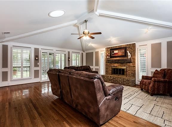 4th image of 1618 Hyland Greens Dr