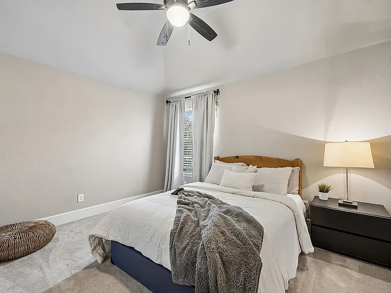 9004 Cypress Creek Rd — Photo 32