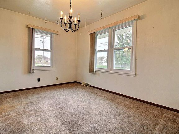 4th image of 1026 N Lincoln Ave