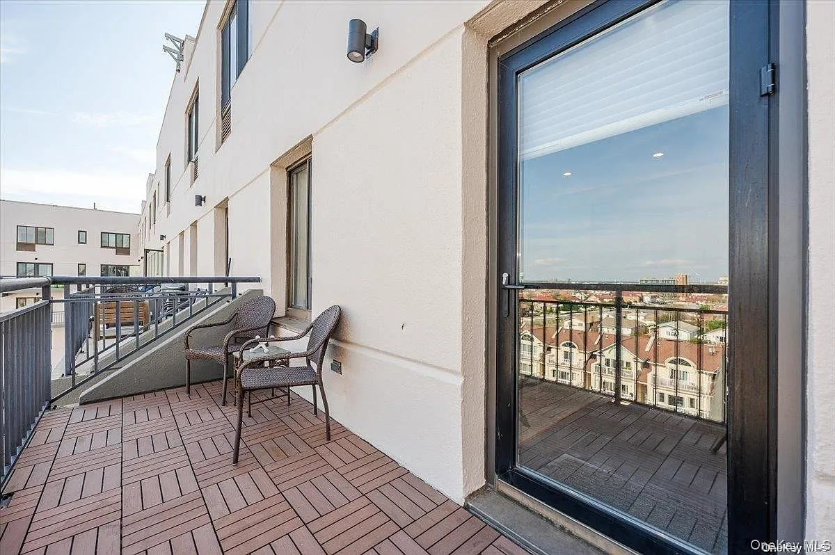 2 bed, 2.5 bath, 1425 sqft, $3,600 — Photo 3