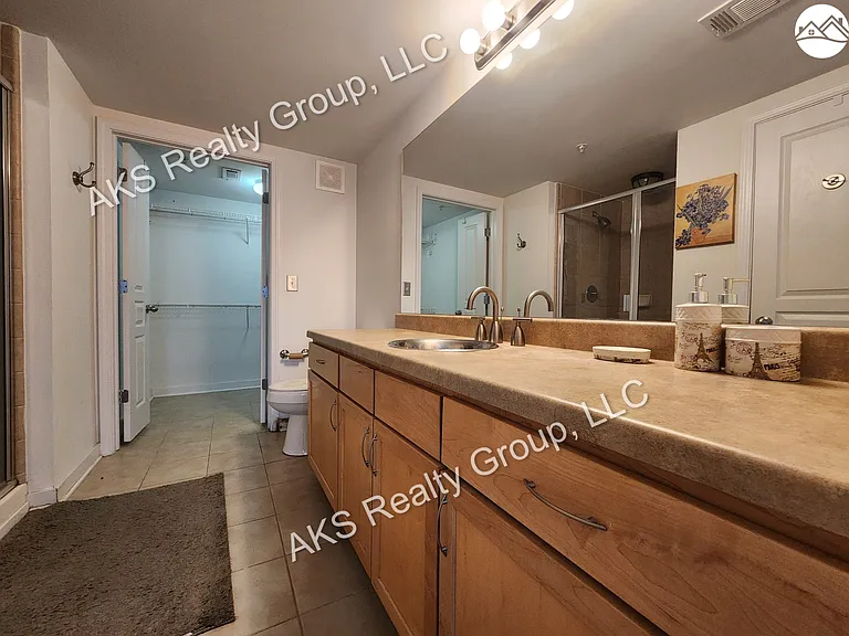 401 20th St #209 — Photo 7