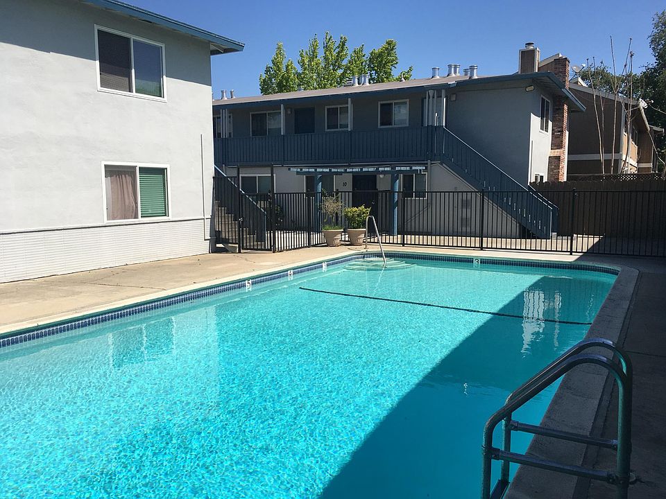 1st image of 309 Oak Ave #9