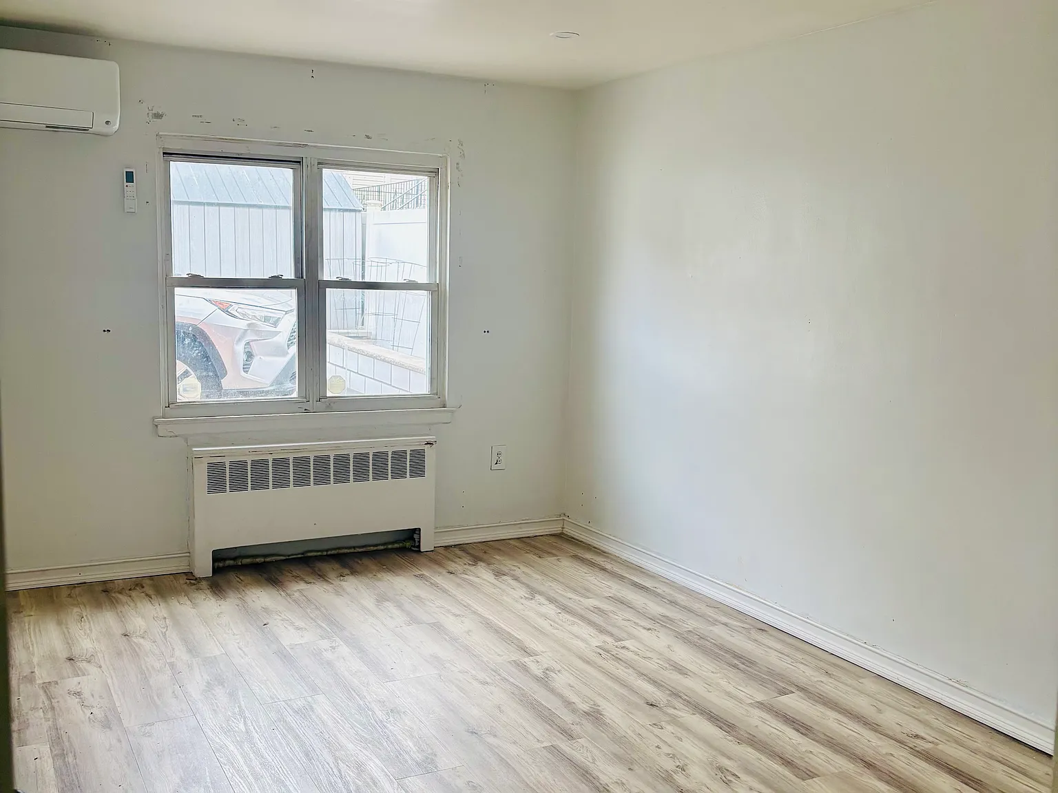 3 bed, 1100 sqft, $3,777 — Photo 4