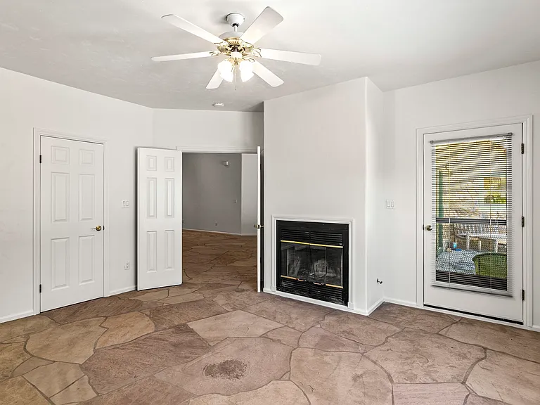 6578 Oak Leaf Ct — Photo 18