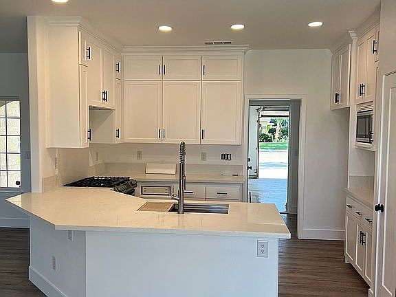 4th image of 4331 E Laurel Ave