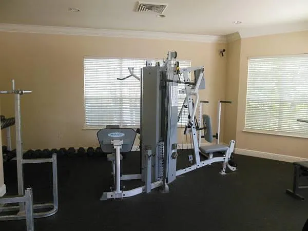 610 Fairway Dr — Photo 3
