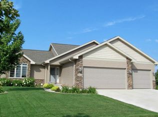 6668 Wolf Hollow Rd, Windsor, WI 53598