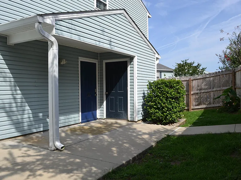 697 Timberwood Cir E — Photo 9