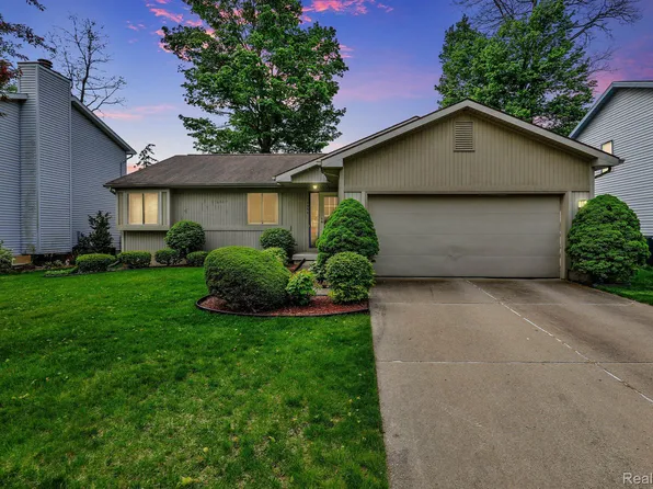 1936 Fairmont St, Lansing, MI 48911