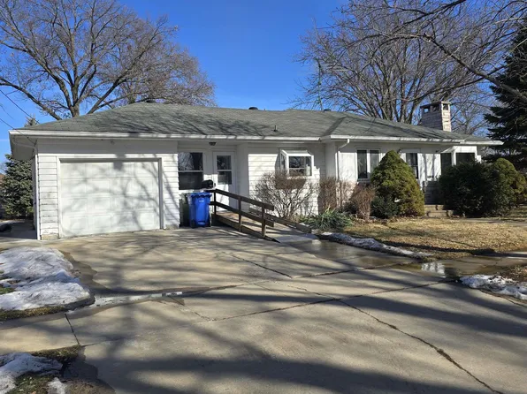 1705 Owen St, Charles City, IA 50616