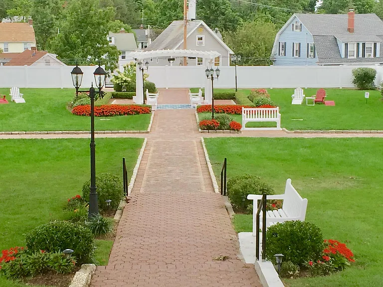 The Arbors at Regent Gardens — Photo 4
