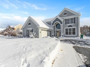 W145N10170 Raintree Dr, Germantown, WI 53022