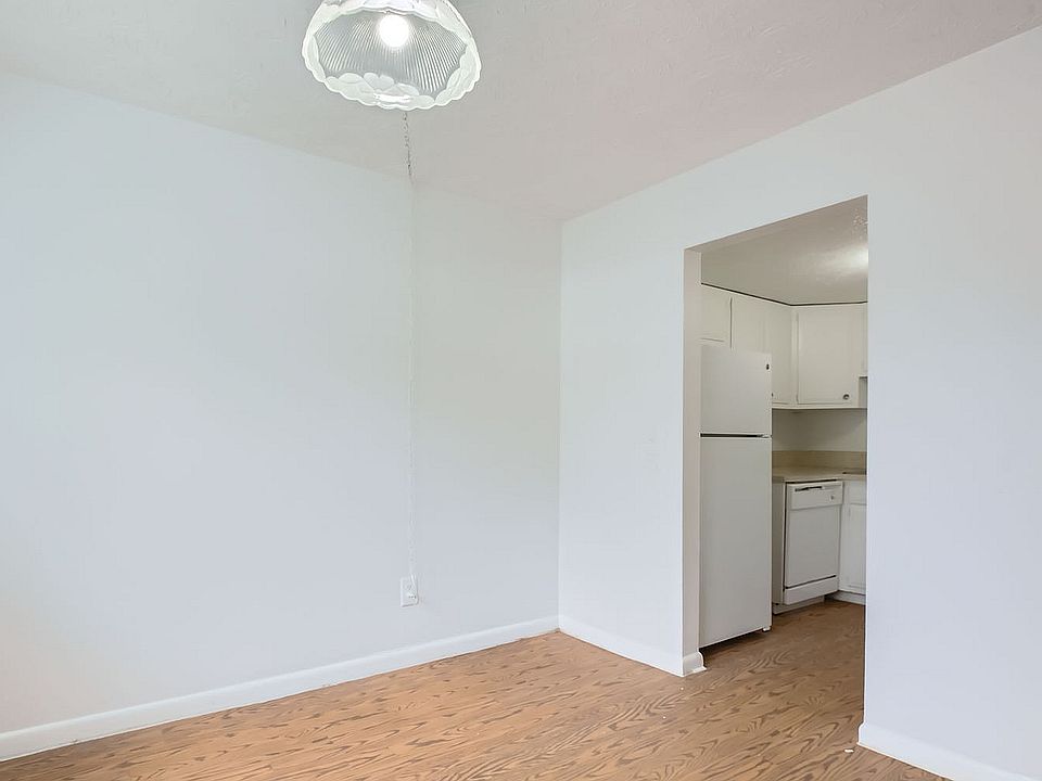 1570 Lane Ave S - Web Quality - 008 - 08 Dining Room