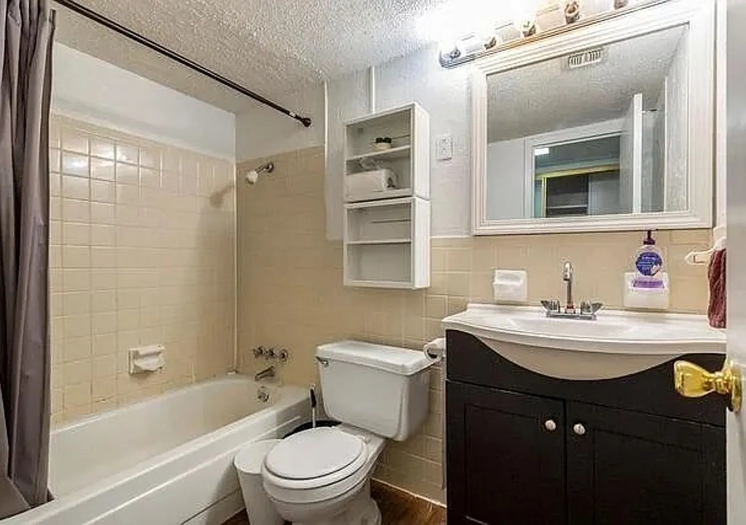 Room in 2 Bedroom Home at Lavaca St — Photo 4