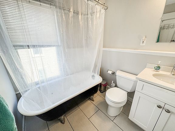 3rd image of 107 Columbia St #2