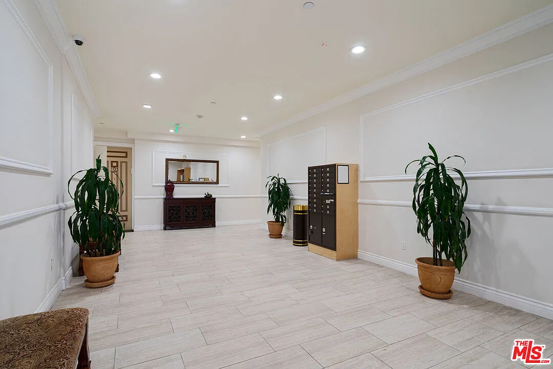 3 bed, 3.0 bath, 1693 sqft, $5,700 — Photo 3