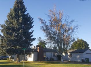 609 Mount Adams Dr, Wapato, WA 98951