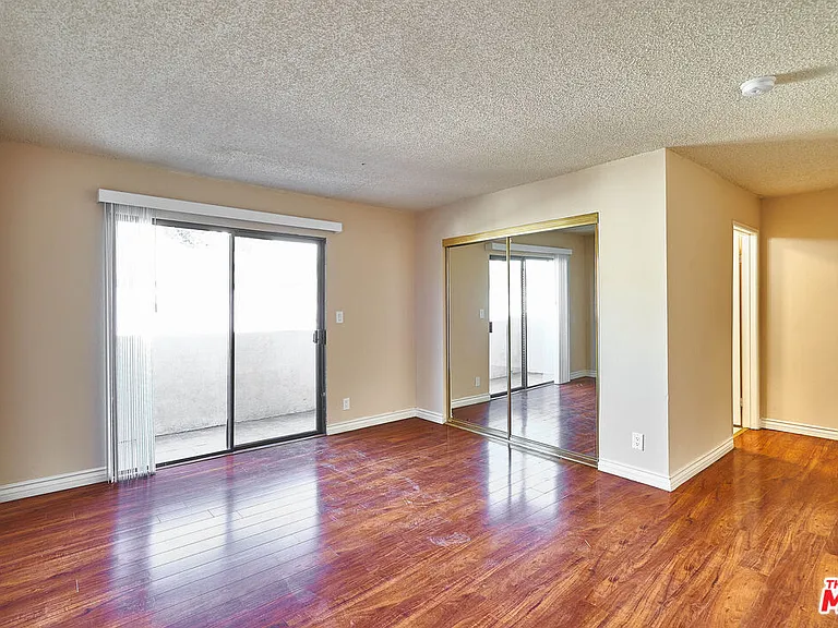 820 S Saint Andrews Pl #203 — Photo 11