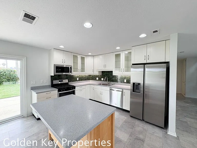 5510 Los Robles Dr — Photo 3