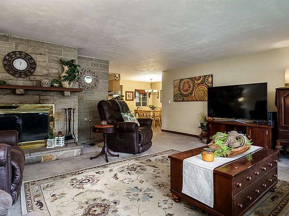 4th image of 107 Doresella St