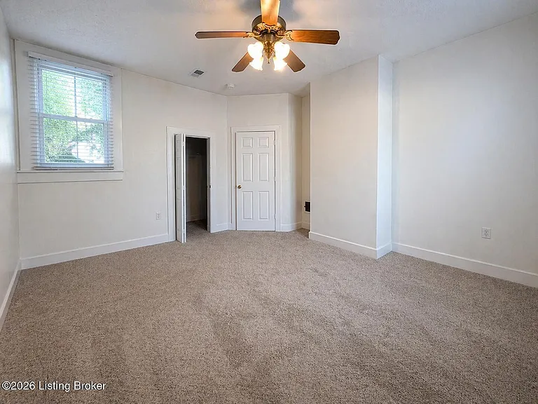228 E Burnett Ave — Photo 17