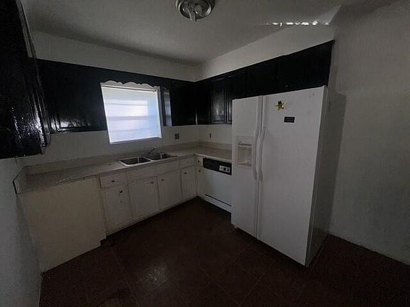4th image of 3211 Tate Road