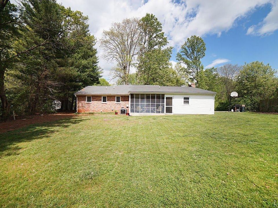 2nd image of 101 Kenbridge Pl