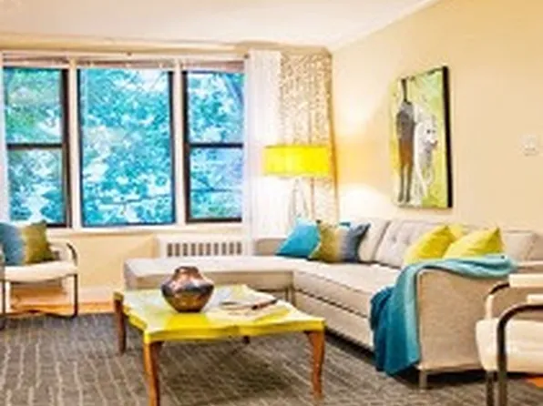 6035 B'way image 1 of 16