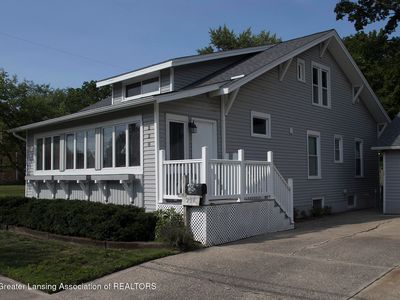 228 W Main St, Grand Ledge, MI, 48837