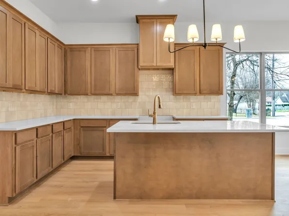 1032 Holcomb Rd, Dallas, TX 75217