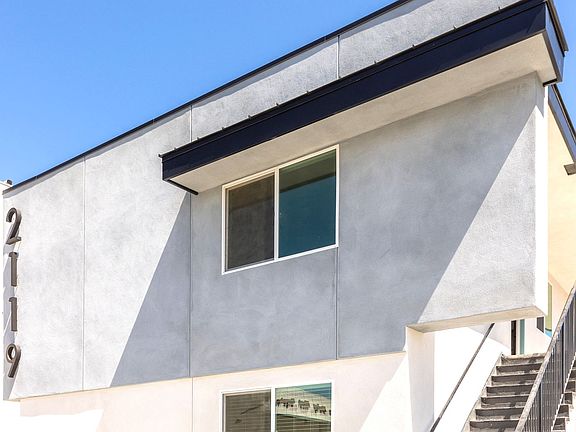 3rd image of 2119 Mathews Ave #G