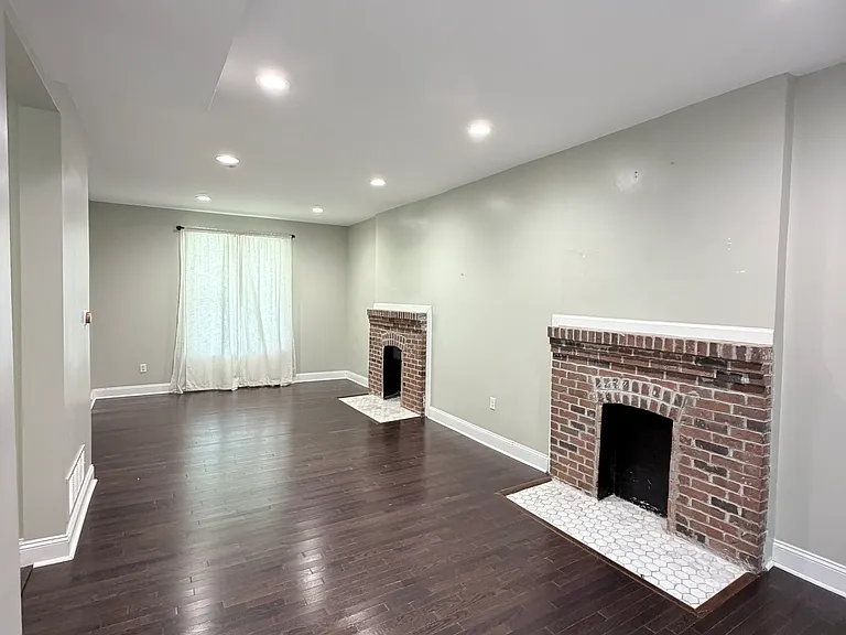1074 E Columbus St — Photo 4