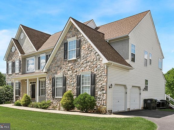 2nd image of 131 Bridle Path Ln