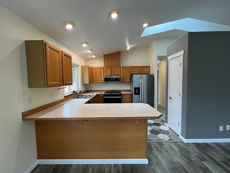 1360 Roma Rd — Photo 8