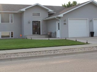 1915 18th Ave W, Williston, ND 58801