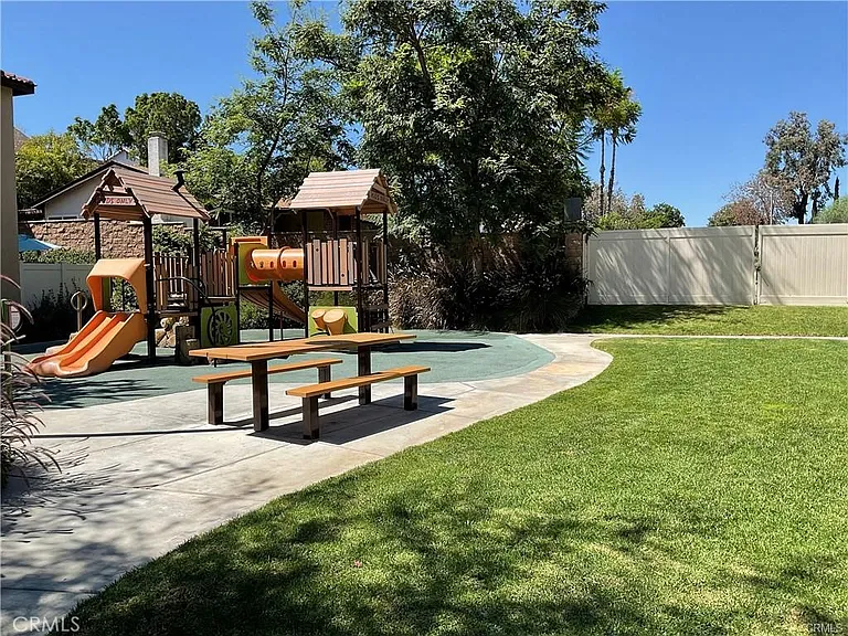 470 Prosperity Dr — Photo 16