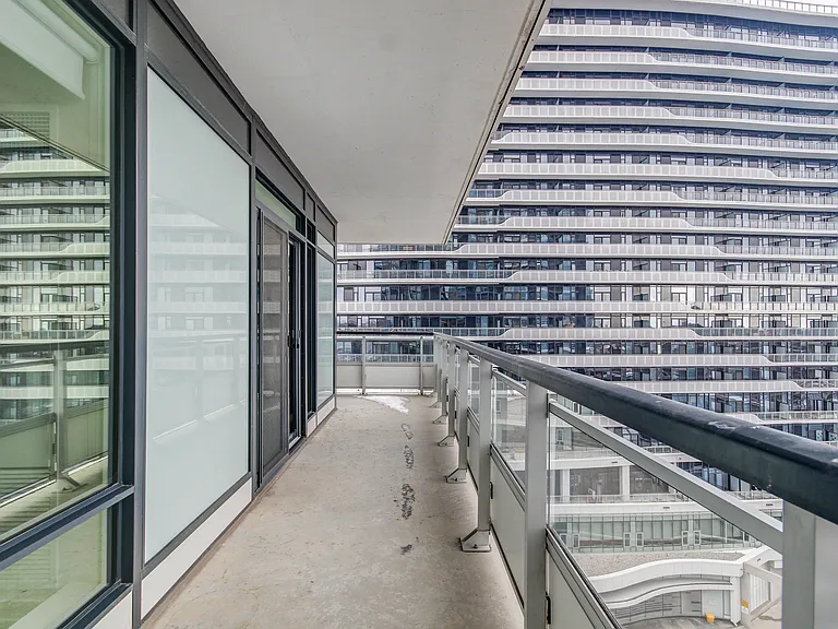 2550 Eglinton Ave W — Photo 59