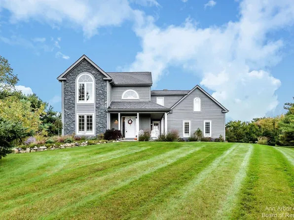 8456 Boenaro Ct, Dexter, MI 48130