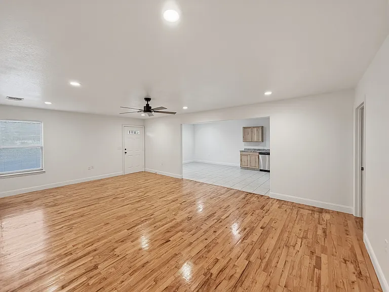 1020 Corral Dr — Photo 5