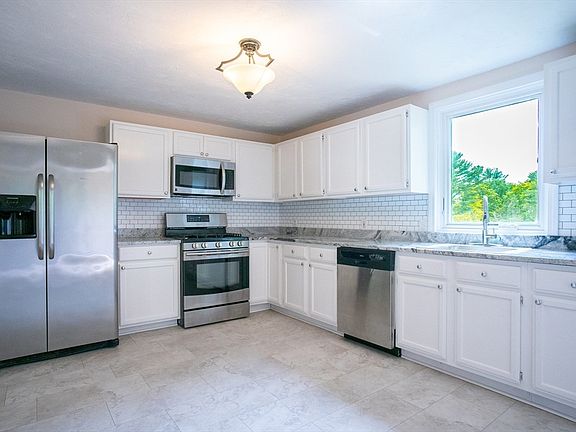 3rd image of 853 Main St